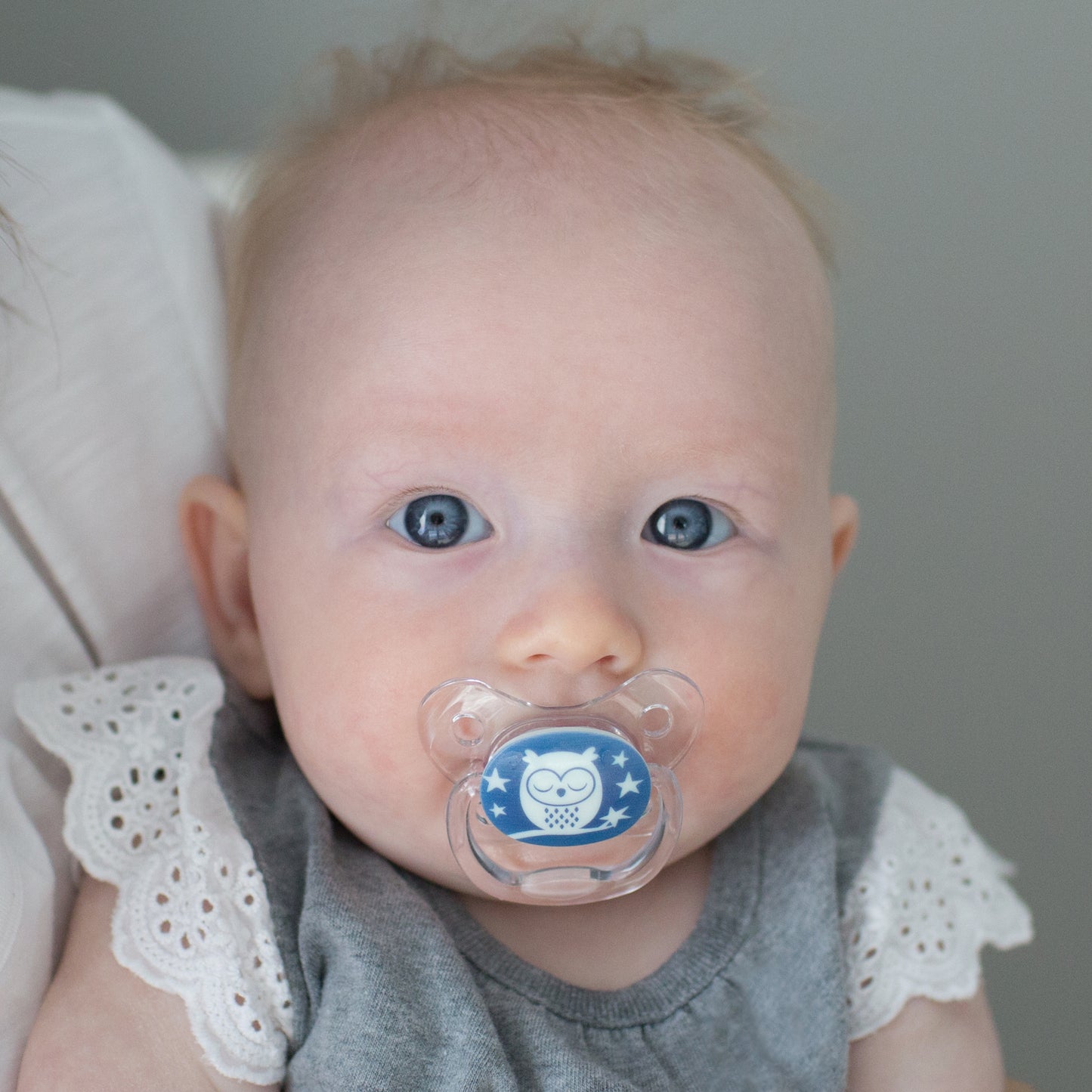 Dr. Brown's Advantage Blue Pacifier Silicone Glow In The Dark, Soother, 2 x 6-18 Dr. Brown's Advantage Blue Pacifier Silicone Glow In The Dark, Soother, 2 x 6-18